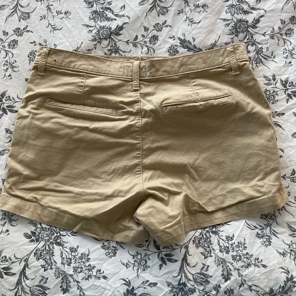 ABERCROMBIE KHAKI MOM SHORTS ✨ 50% OFF BUNDLES ✨ - Picture 4 of 5